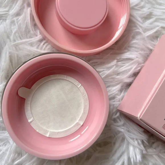 Kylie Cosmetics Translucent Setting Powder - Picture 7 of 8
